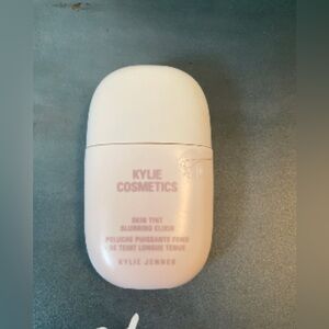 Kylie Cosmetics Skin Tint Blurring Elixir - 8W